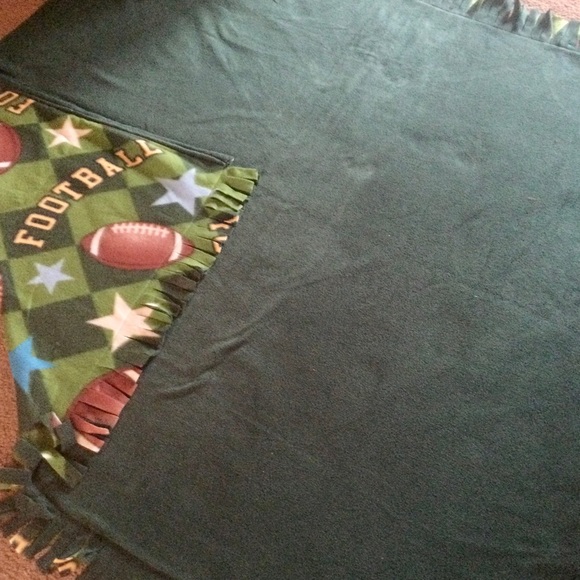 Football 2 Sided Fleece Throw Handcraft NEW - Picture 2 of 3